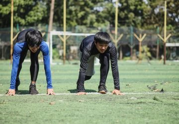 athlete-men-in-sportswear-in-start-position-for-ru-2023-11-27-05-20-55-utc