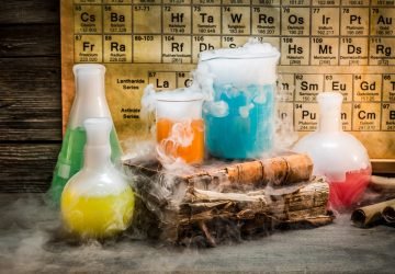 Dynamic chemical reaction during a chemistry lesson